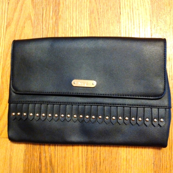 Mari A. Edgy‎ Black Clutch - Picture 1 of 5
